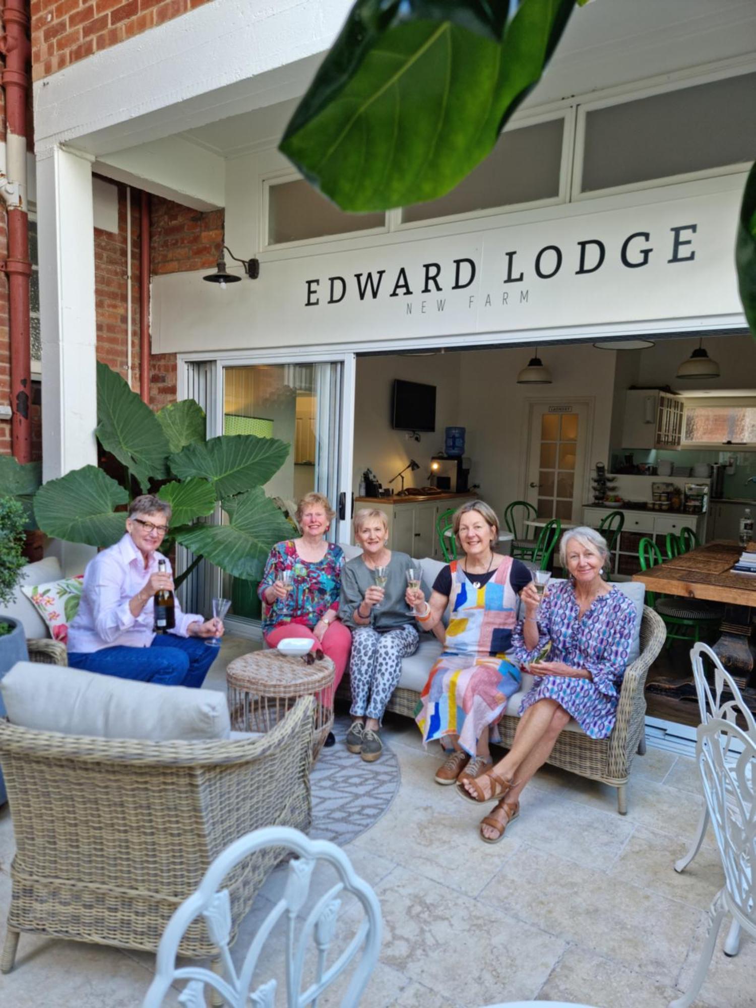Edward New Fam Bed & Breakfast